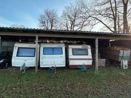Foto - Stellplatz. Überdacht. Wohnwagen. Boot. PKW