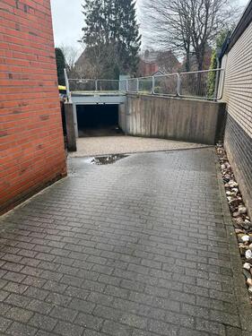 Foto - Tiefgaragenstellplatz zu vermieten .