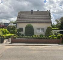 Freistehendes Einfamilienhaus in Köln Worringen mit großer Garage