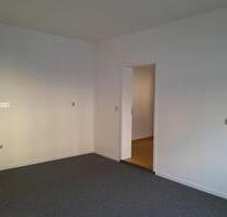 Haus mit Scheune + 2 Garagen & Doppelgarage + Hof & Garten - Hellenhahn-Schellenberg