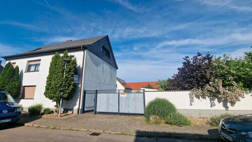 Foto - Grundstück mit Wohnhaus Mehrfamilienhaus und Gewerbegebäude