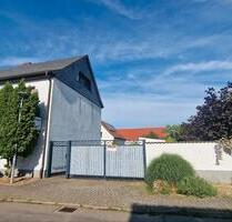 Grundstück mit Wohnhaus Mehrfamilienhaus und Gewerbegebäude - Gardelegen Dannefeld