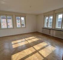 Schöne sonnige Altstadtwohnung mit Ebk. und Parkett - Nürnberg