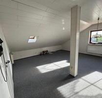 Gemütliche Dachgeschosswohnung mit Balkon zu vermieten - Ehringshausen