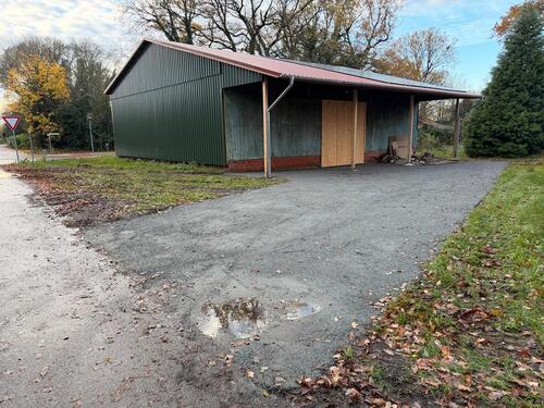 Foto - Bedachte Stellplätze für WohnwagenPKWMotorrad oder Lagerfläche