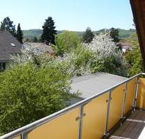Attraktive, lichtdurchflutete DG-Wohnung mit großem Süd-Balkon - Liederbach am Taunus
