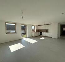 Moderne 2-Zimmer-Einliegerwohnung (Erstbezug nach Kernsanierung) - Ammerndorf