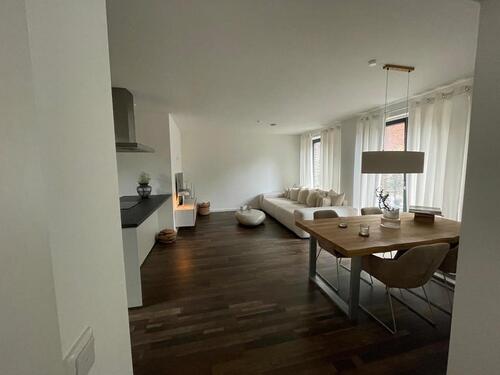 Foto - Attraktive Haushälfte mit Terrasse und Carport