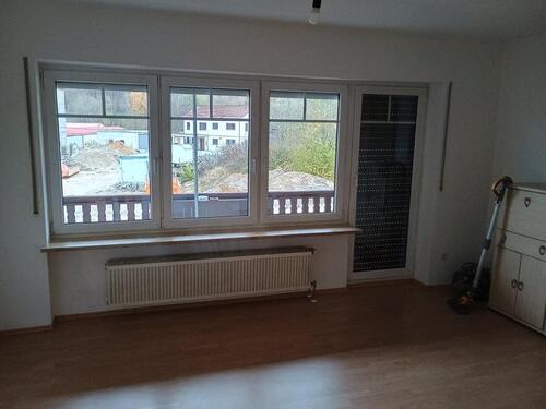 Foto - 2,5 Zimmer Wohnung, Wohnküche, BadDuWC, Balkon, Garage,