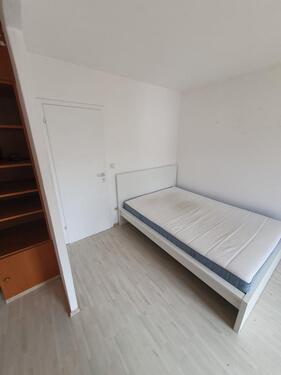 Foto - Großes WG-Zimmer + Balkon - 550,00&nbsp;EUR Kaltmiete, ca.&nbsp; 32,00&nbsp;m&sup2;