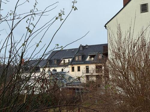 Foto - Große, helle 3-Raum-DG-Wohnung mit Loggia mitten im Zentrum von Auerbach!