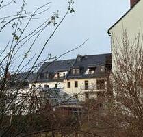 Große, helle 3-Raum-DG-Wohnung mit Loggia mitten im Zentrum von Auerbach! - Auerbach/Vogtland