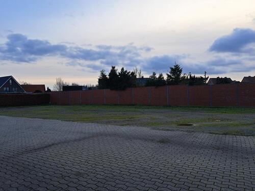 Foto - Stellfläche für 1 - 10 Busse, LKW, Auflieger, Bootsanhänger