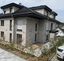 ** Exklusive 3-Zimmer- Dachgeschosswohnung im Herzen von Waldbröl !**