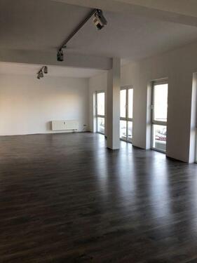 Foto - Vielfältig nutzbar - ab sofort großzügige Gewerbefläche zu vermieten