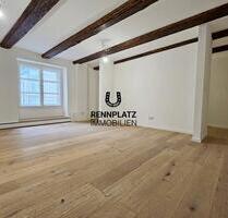 Traumhaft sanierte 3-Zimmer-Wohnung mit ca. 19 m² Dachterrasse in der Regensburger Altstadt. Frei.