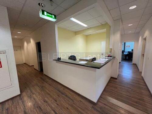 Foto - zentrumsnahe Büroetage, 225,55qm, Empfang + 5 Büros + 42qm Besprechungsraum, Fahrstuhl