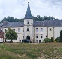 Große Wohung 260 m² - 7 Zimmer + Küche und Bäder mit Terasse - Freren