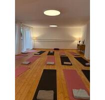 Yoga Raum zu vermieten - 30,00&nbsp;EUR Kaltmiete, ca.&nbsp; 90,00&nbsp;m&sup2; in Düsseldorf (PLZ: 40219) Stadtbezirk 3