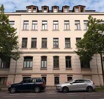 Sanierte 4 Zi. DG Wohnung, Parkett, EBK, uvm - Leipzig Mitte