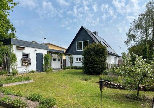 Foto - Siedlungshaus - zentral, saniert, großer Garten, Doppelgarage