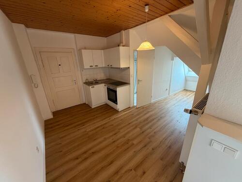 Foto - Frisch renovierte Dachgeschosswohnung in zentraler Lage