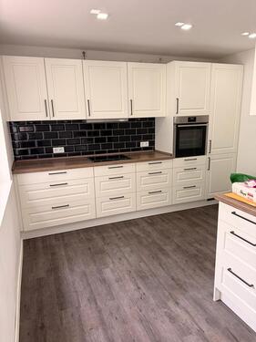 Foto - Erdgeschosswohnung mit Einbauküche und Balkon