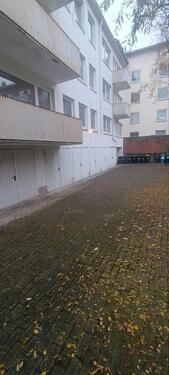 Foto - Motorradstellplatz in einer Garage in Mitte