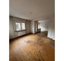 Charmantes Wohn&Geschäftshaus mit Potential und 2 Stellplätzen - Frankfurt am Main Eschersheim