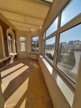 Foto - 4 Zimmer Wohnung renoviert, Parkett, Wintergarten, Remise mit WC