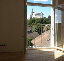 WEIDA: Sonnige schön sanierte Altbauwohnung mit Burgblick