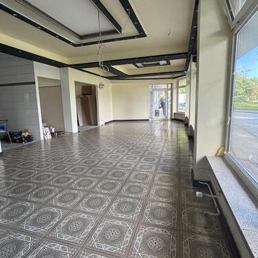 Foto - Gewerberäume mit lichtdurchflutetem Schaufenster