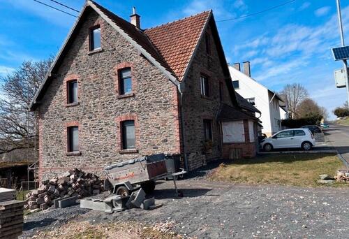Foto - 8 Zimmer Bauernhaus, Landhaus zum Kaufen in Hellenhahn-Schellenberg