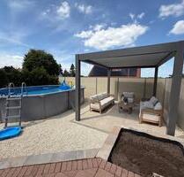 Modernisiertes Einfamilienhaus mit Pool, Doppelgarage und Keller - Büren