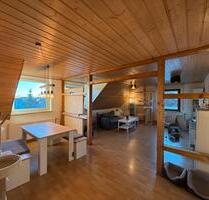 Vollständig renovierte 3,5-Zimmer DG-Wohnung am Ortsrand Hülben