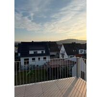 Frisch kernsanierte 3 Zimmer Dachgeschosswohnung mit Balkon - Kleinostheim