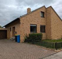 VERKAUF: freistehendes Einfamilienhaus Bungalow inkl. Garage - Elsdorf