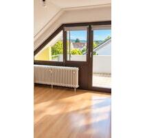 Helle 2-Zimmer-DG Wohnung mit Balkon, Einbauküche & Garten - Ludwigsburg Hoheneck