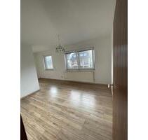 Einfamilienhaus 2 Wohnungen - 1.300,00&nbsp;EUR Kaltmiete, ca.&nbsp; 190,00&nbsp;m&sup2; in Rehlingen-Siersburg (PLZ: 66780)