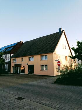 Foto - Wohn-undGeschäftshaus mit Garage im Ortskern von Bösingfeld