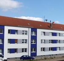 Die Wohnung befindet sich in einem sanierten Mehrfamilienhaus in Dorflage. - Ruhner Berge