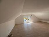 Foto - Biete 4 Zimmer Dachgeschoss Wohnung