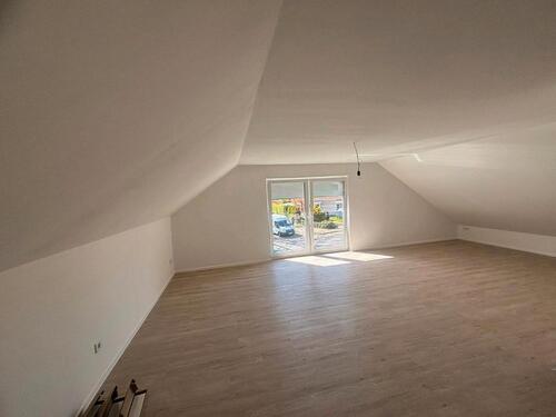 Foto - Biete 4 Zimmer Dachgeschoss Wohnung