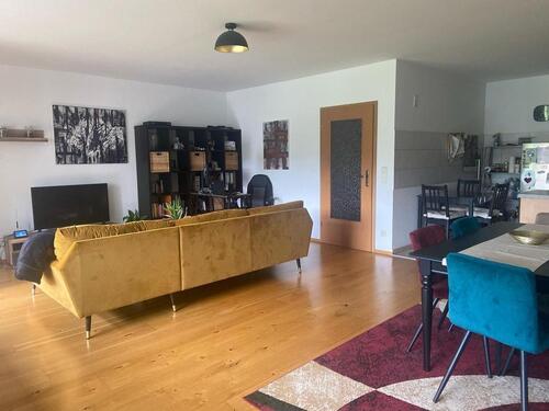 Foto - Attraktive 4-Zimmer-Wohnung mit EBK, Wintergarten und Gartenbenutzung