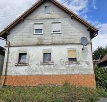Renovierungsbedürftiges Haus mit Scheune und alten Brotbackofen - Wilhelmsthal