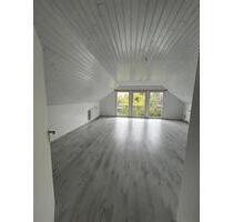 2 Zimmer Dachgeschoss Wohnung - 700,00&nbsp;EUR Kaltmiete, ca.&nbsp; 85,00&nbsp;m&sup2; in Peine (PLZ: 31224)