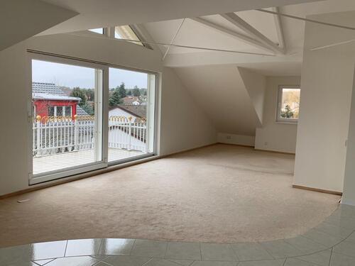 Foto - Helle, großräumige 3-Zimmer Dachgeschoss-Wohnung