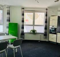 Großes WG Zimmer in 3 Zimmer Wohnung - Halle (Saale) Büschdorf