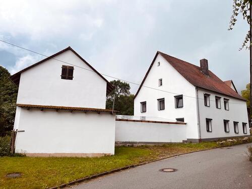 Foto - EinfamilienhausBauernhaus mit großer Scheune