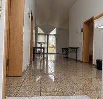 Büro Etage zu vermieten. GROẞE RÄUME, Parkplatz, sehr GEPFLEGT - Eschenburg